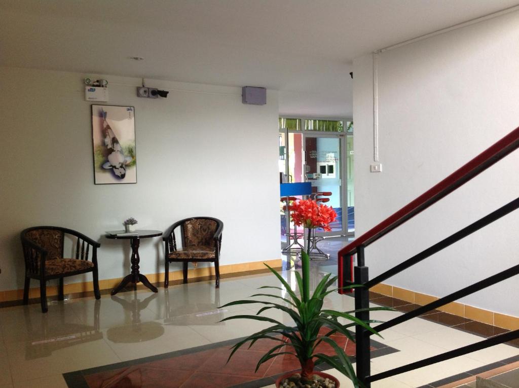 Siri Sothorn Apartment 전경
