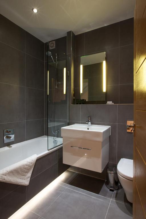 Miles Place by Viridian Apartments photo
