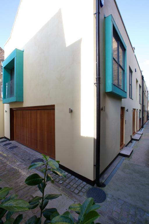 Miles Place by Viridian Apartments photo