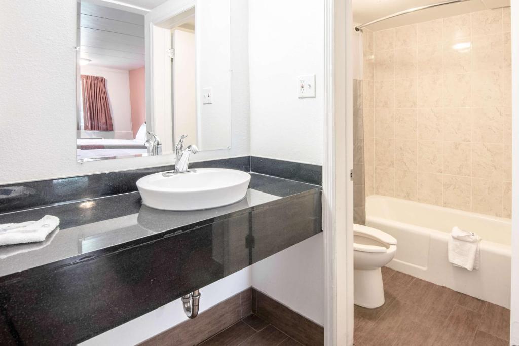 Motel 6-Glassboro, NJ - Rowan University photo
