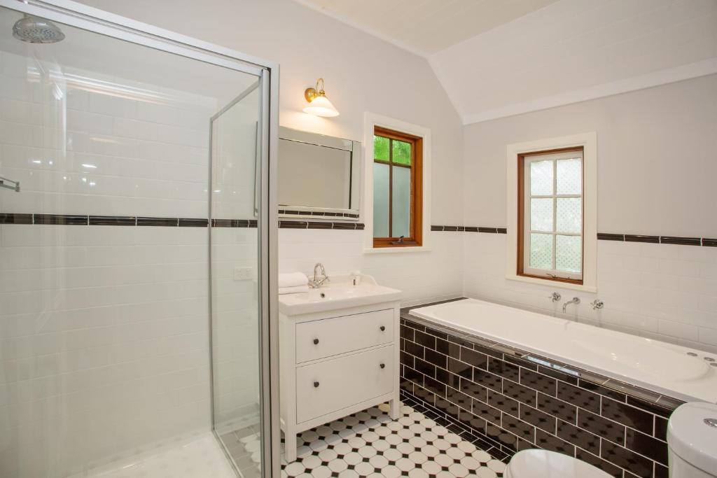 Oak Tree Lodge photo