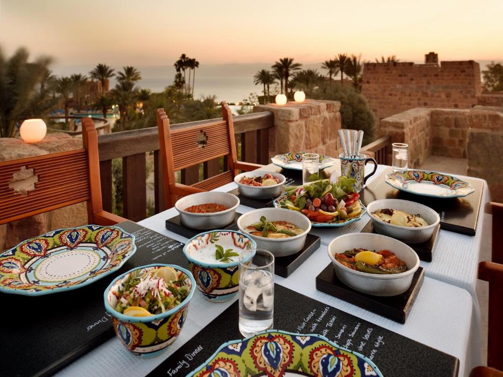 อาหารและเครื่องดื่ม