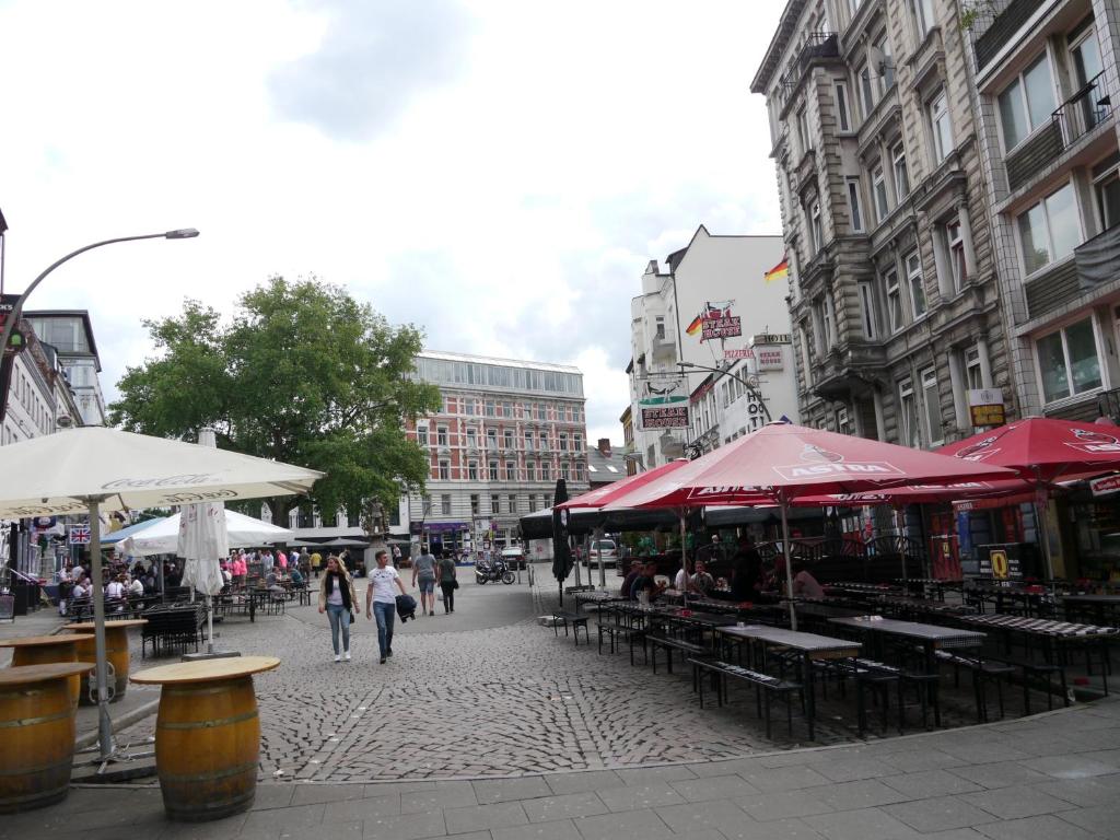 Sleep in Hamburg St. Pauli photo