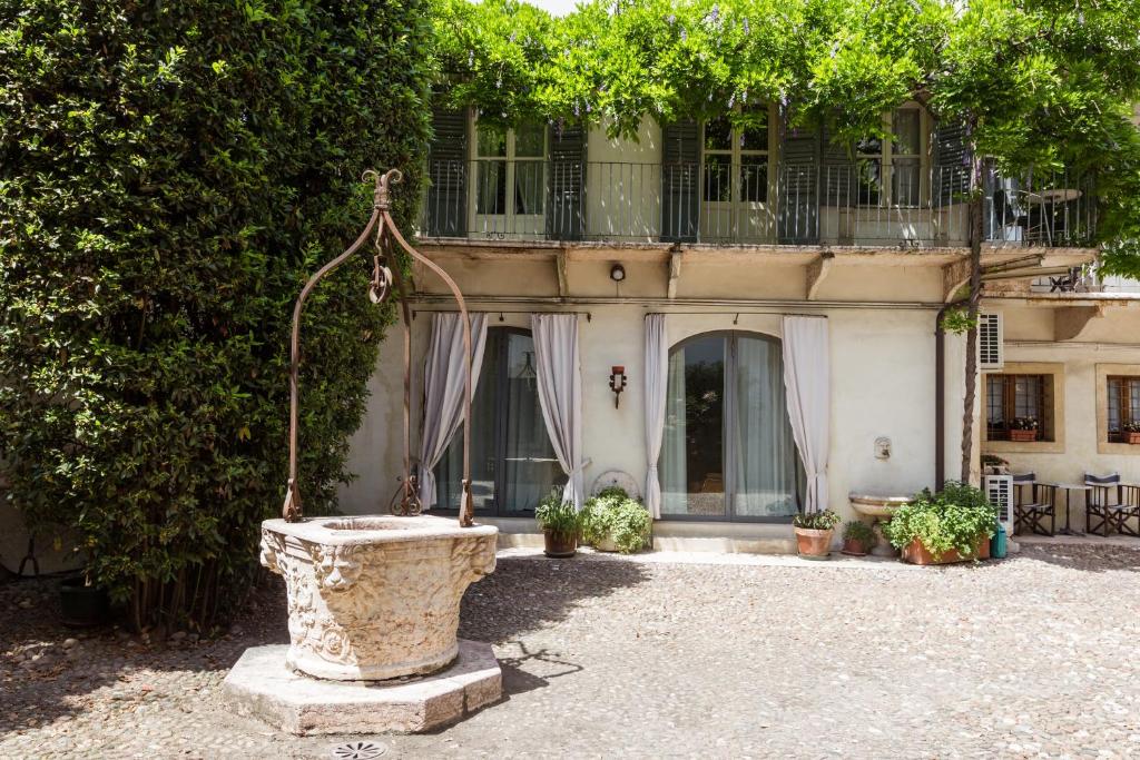 Palazzo Fracastoro — Hotel in Verona
