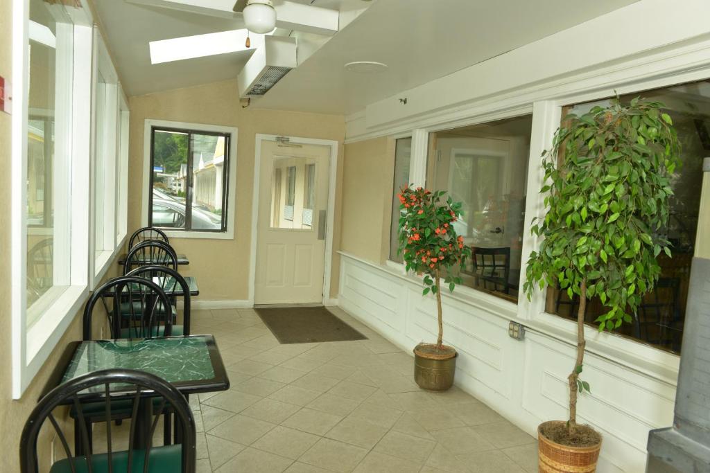 Whitney Inn & Suites photo