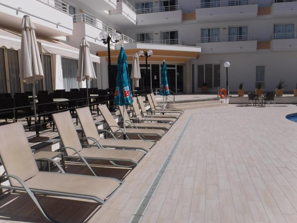 Maracaibo Aparthotel — Hotel building in Can Picafort, Balearic Islands