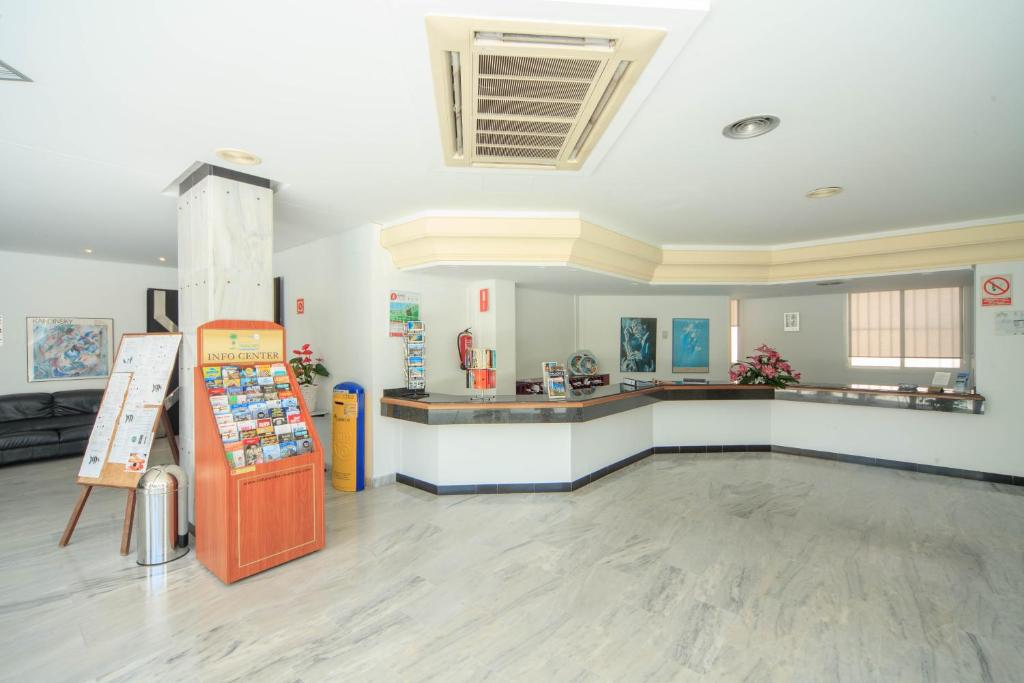 Maracaibo Aparthotel — Hotel building in Can Picafort, Balearic Islands