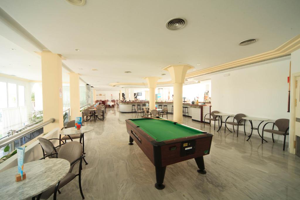 Maracaibo Aparthotel — Restaurant & bars in Can Picafort, Balearic Islands