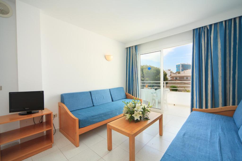 Maracaibo Aparthotel — Hotel rooms in Can Picafort, Balearic Islands