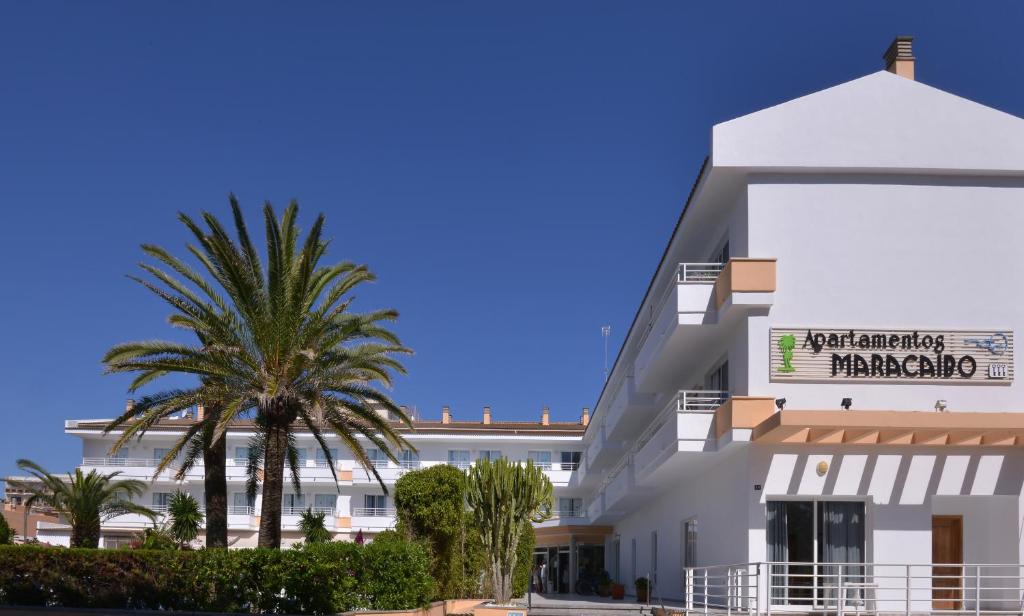 Maracaibo Aparthotel — Hotel building in Can Picafort, Balearic Islands