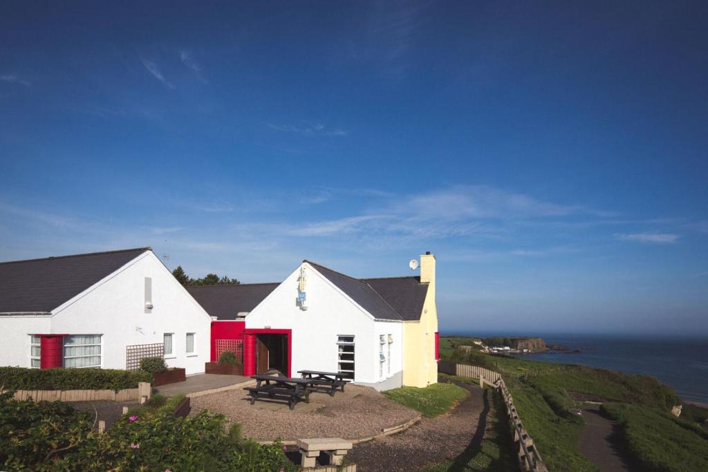 White Park Bay Youth Hostel — Hotel in Ballintoy
