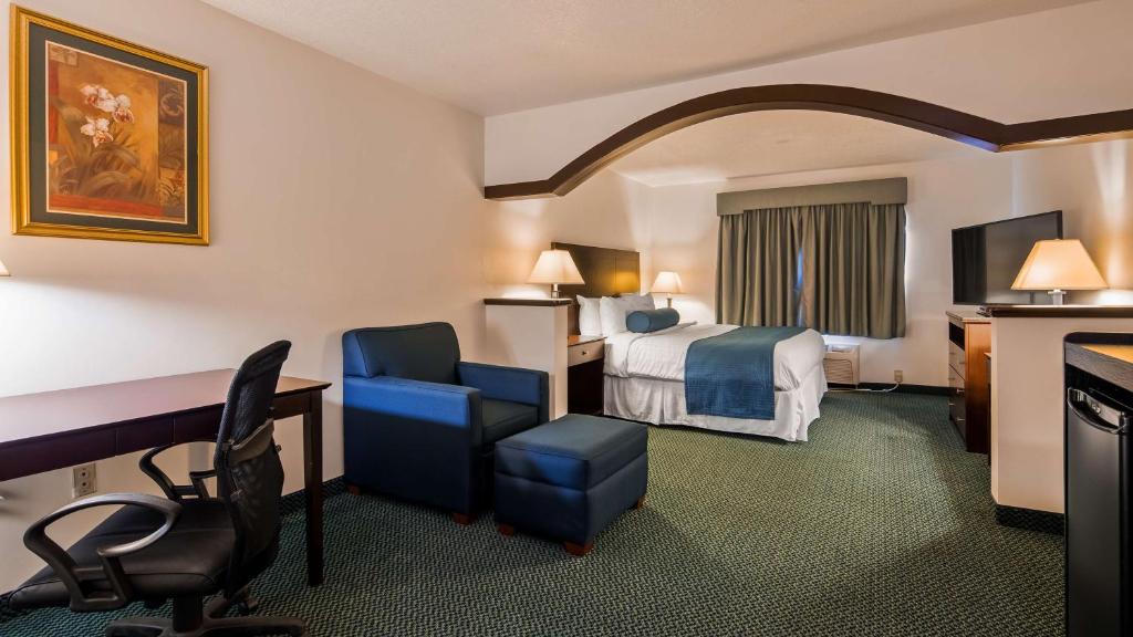 Best Western Plus Gas City photo