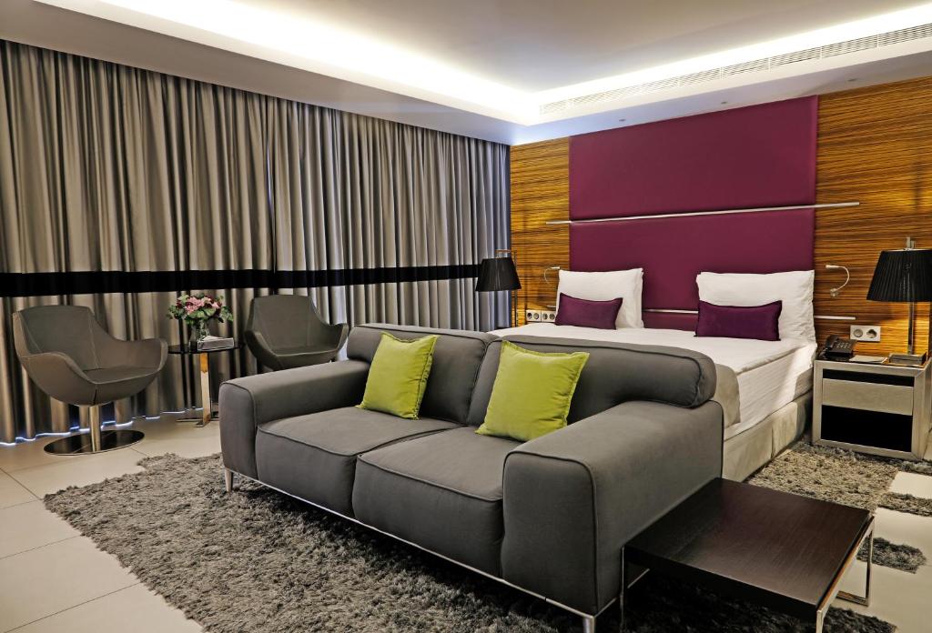 Warwick Stone 55 Hotel