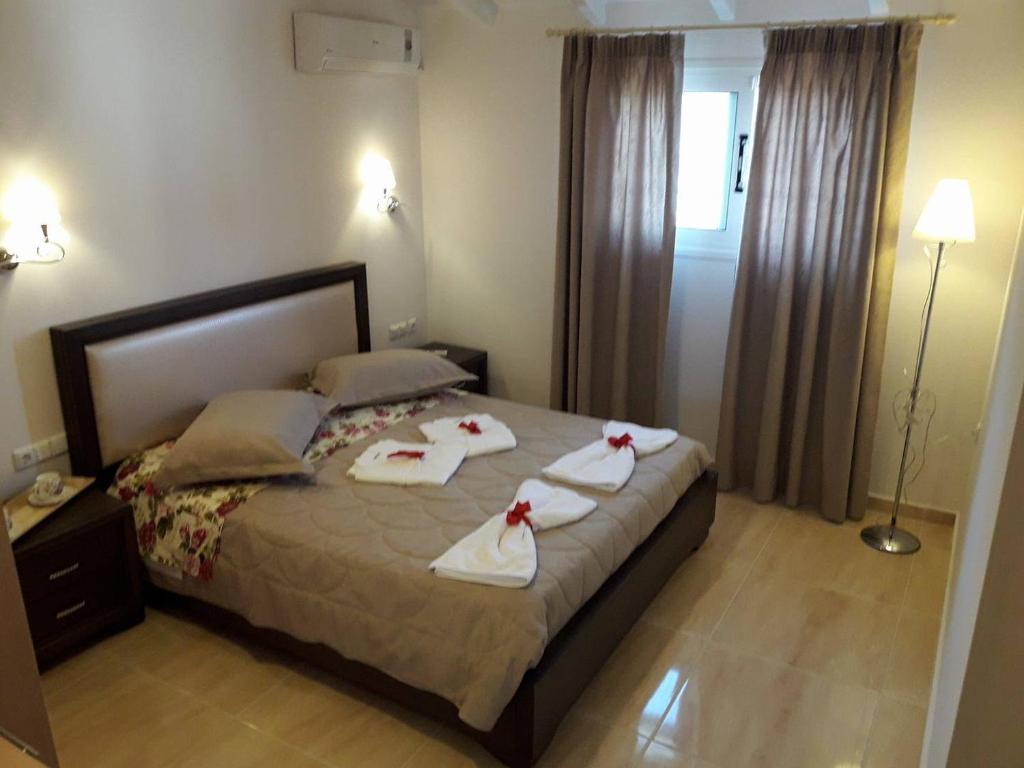 Mazis Apartments — Hotel rooms in Agios Gordios, Ionian Islands