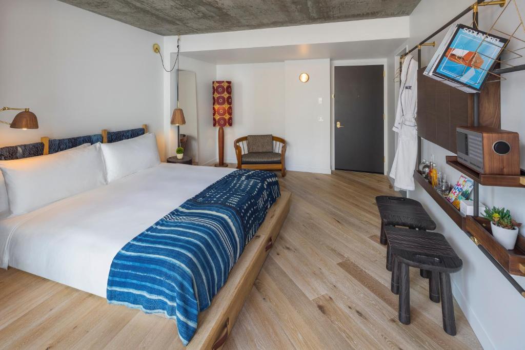 Made Hotel Photo 23