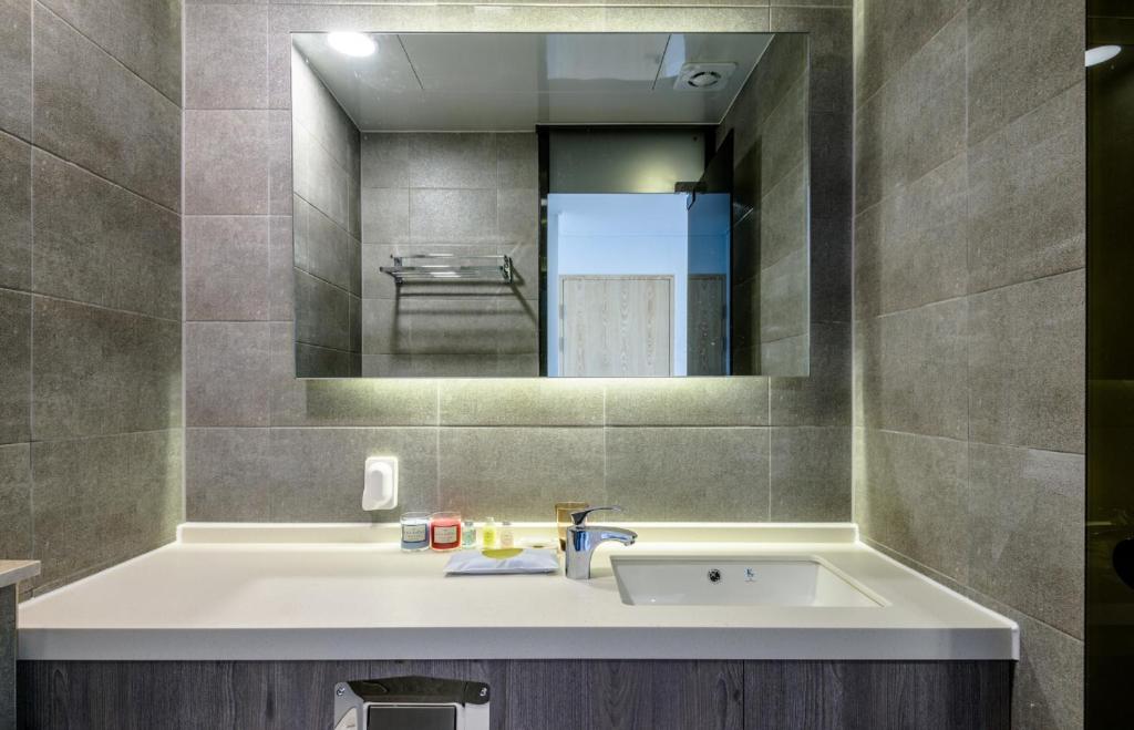 Thira Hotel photo