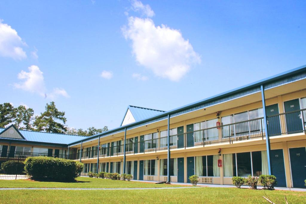 Residence Hub Inn and Suites photo