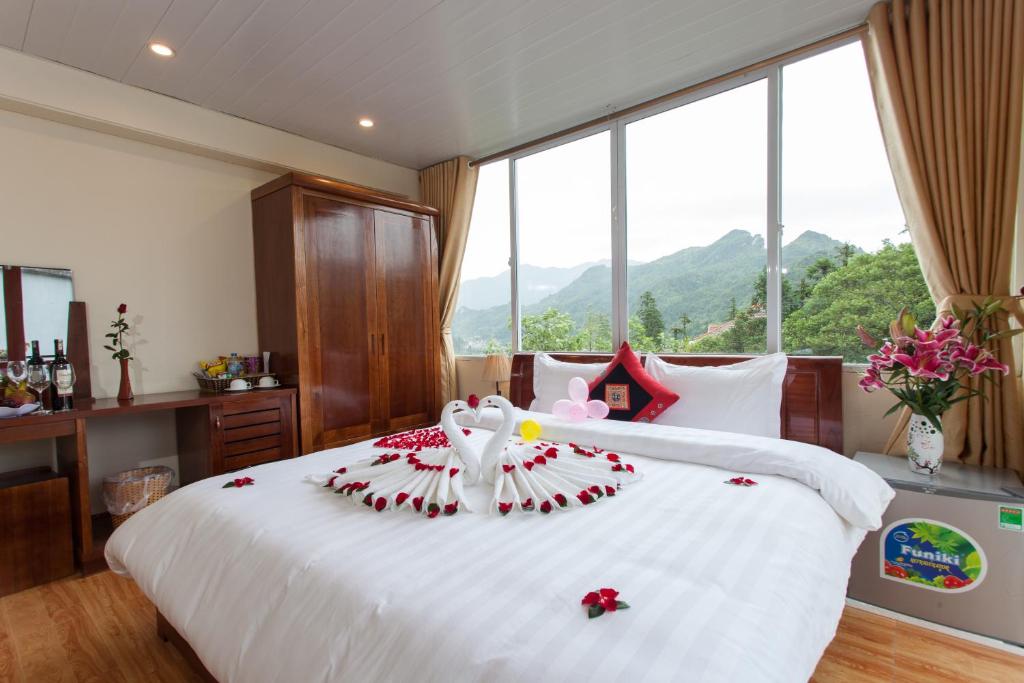 Bed, Sapa Friendly Inn & Travel in Sapa