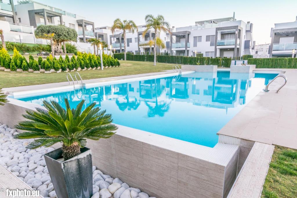 ELuxuria Sunny Villa - 2