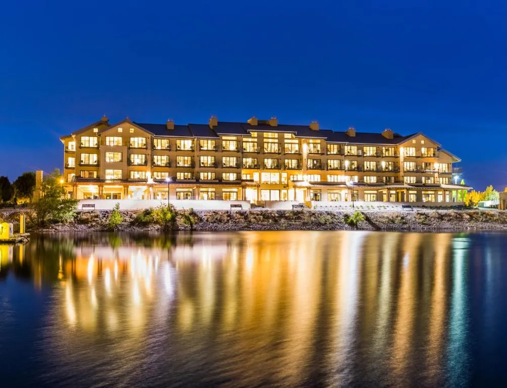 The Lodge at Columbia Point，位于里奇兰的酒店