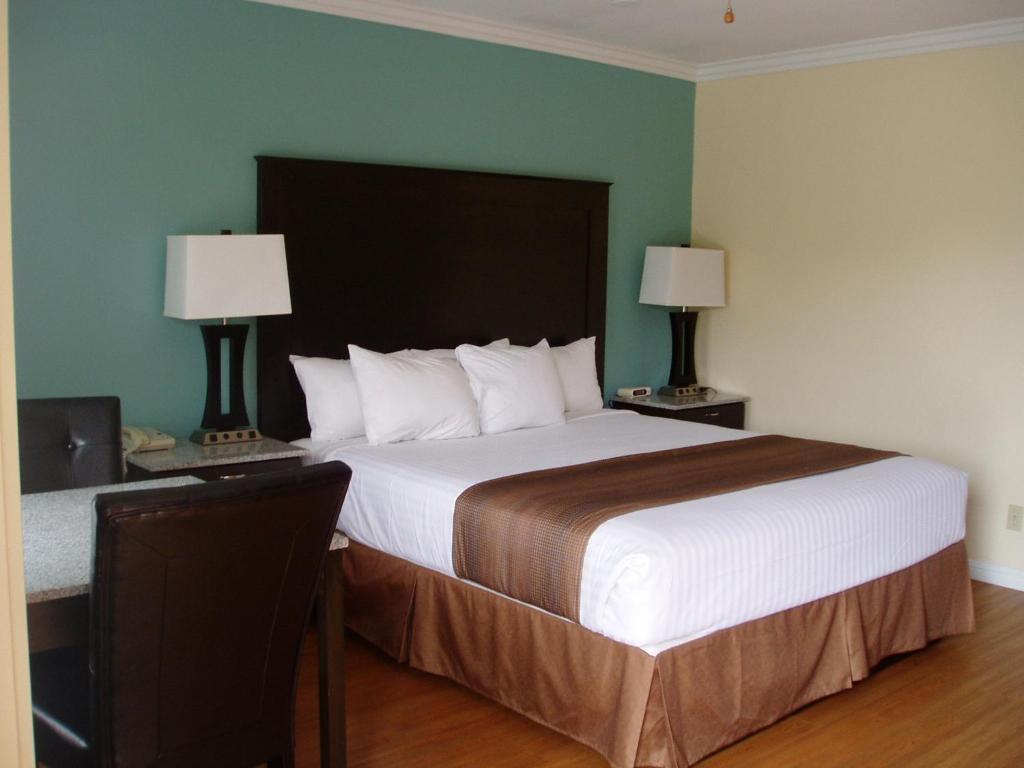 Rockview Inn and Suites photo