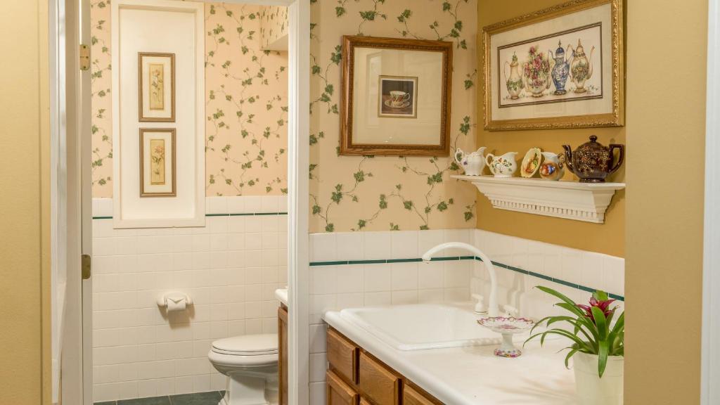 Goldmoor Inn & Resort photo
