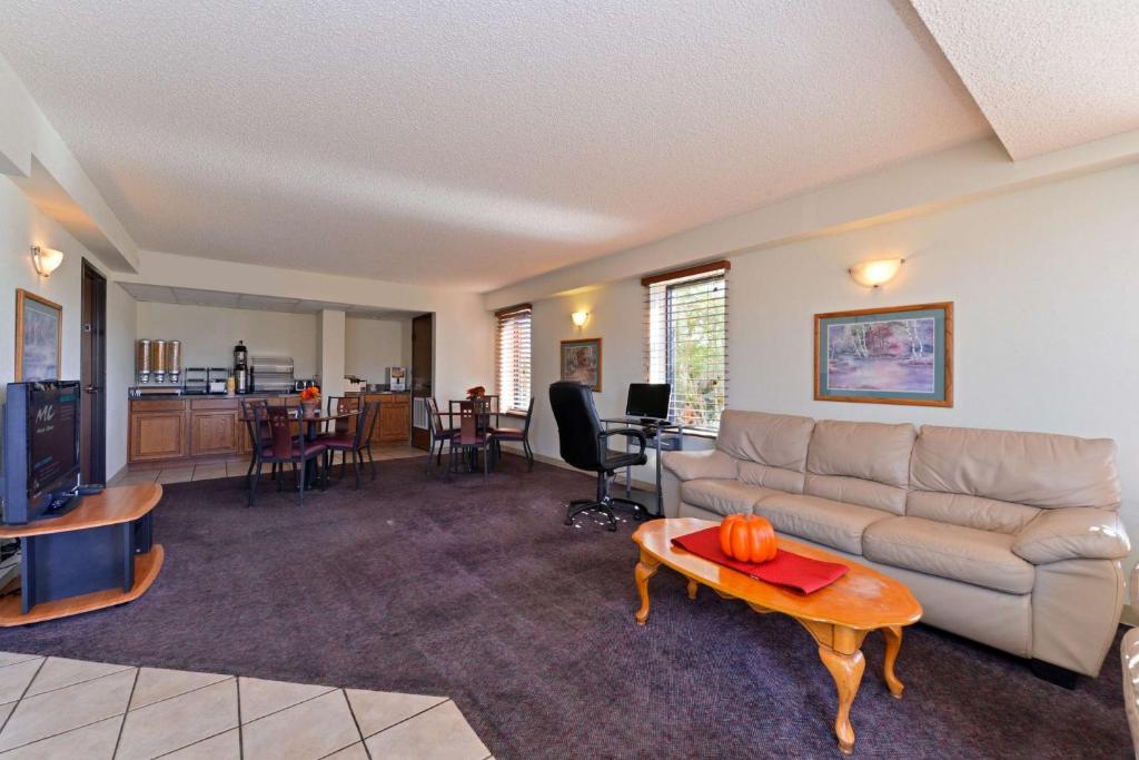Executive Plus Inn and Suites photo