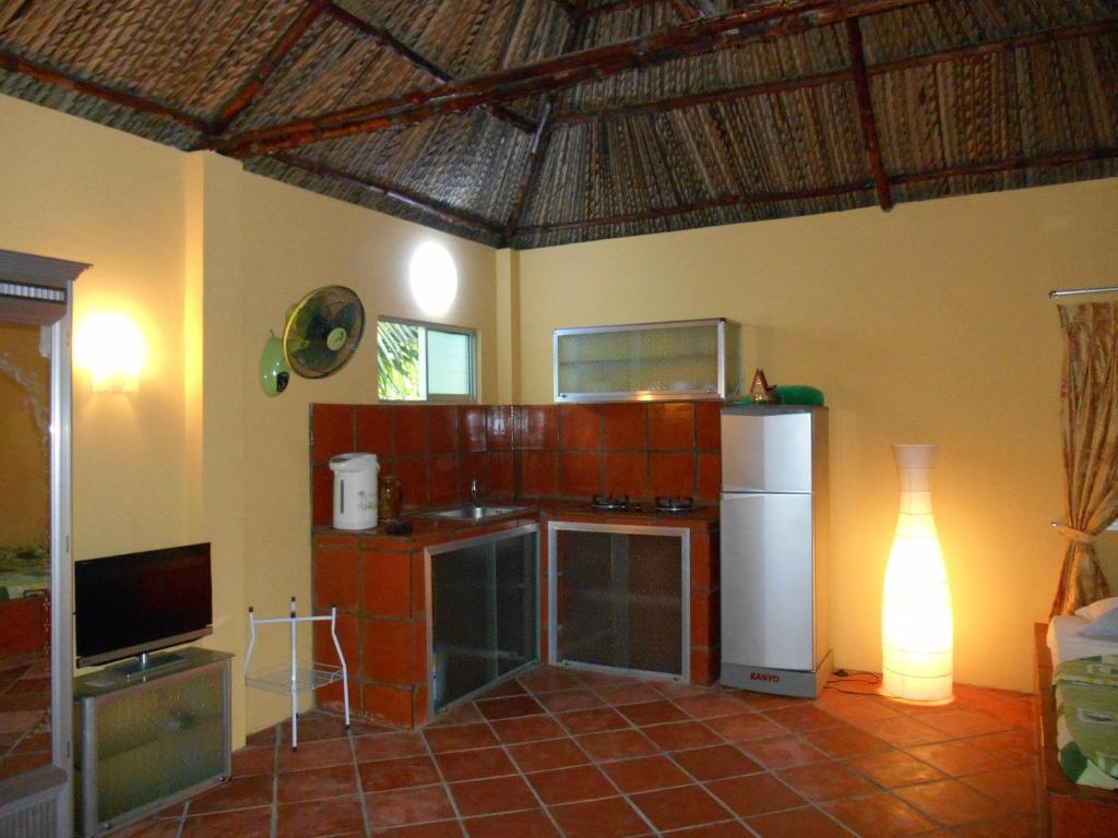 Kitchen, Thuy - Gunter Garden Bungalows in Phan Thiet