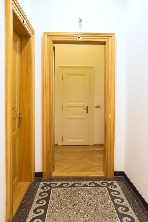 Modern Apartment Vsehrdova photo