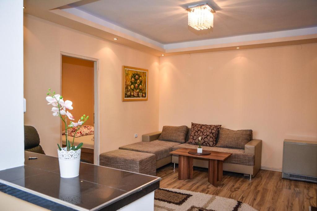 Apartment Ruza — Hotel in Kladovo