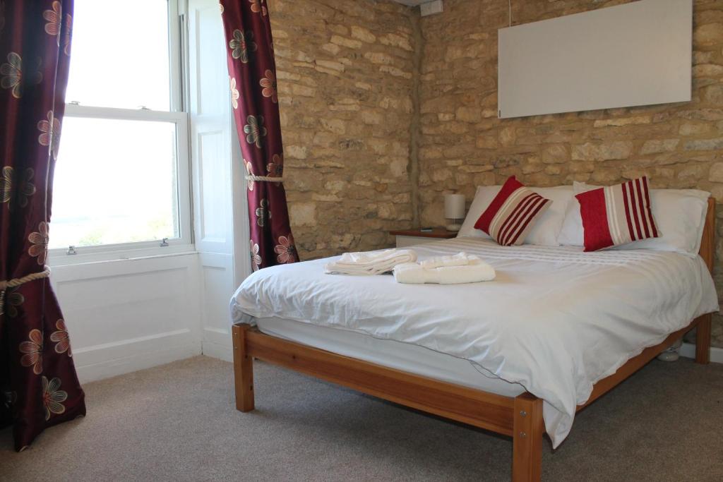 Snowdrop Cottage, Brockworth photo 2