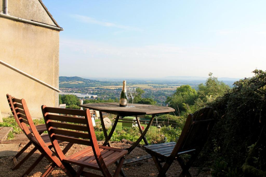 Snowdrop Cottage, Brockworth photo 4