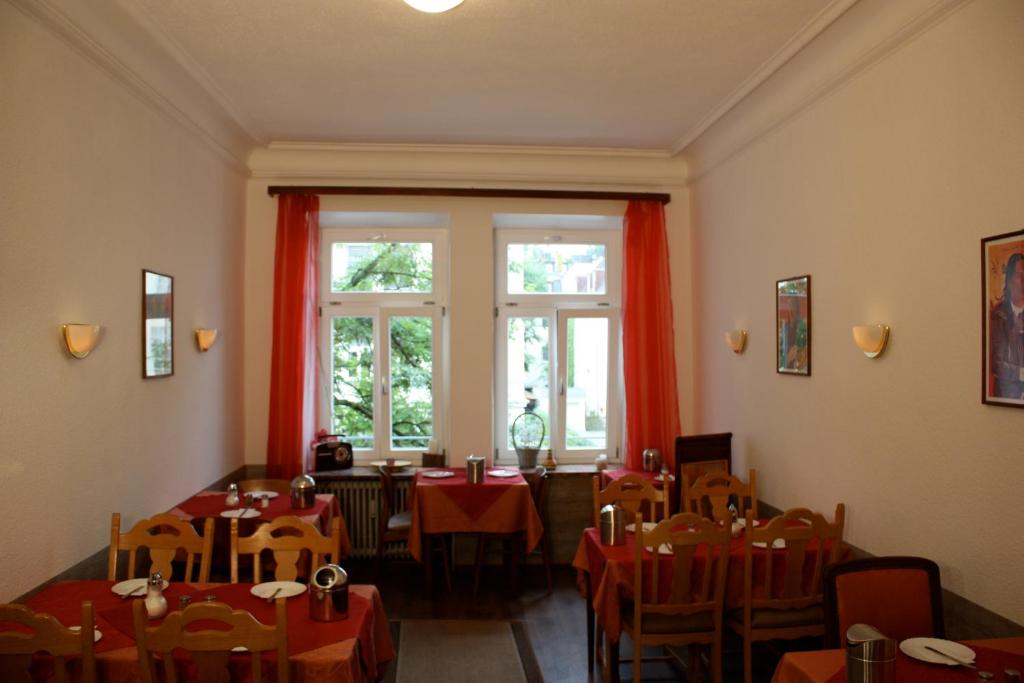 ホテル ペンション シュメラーガルテン - Dining image