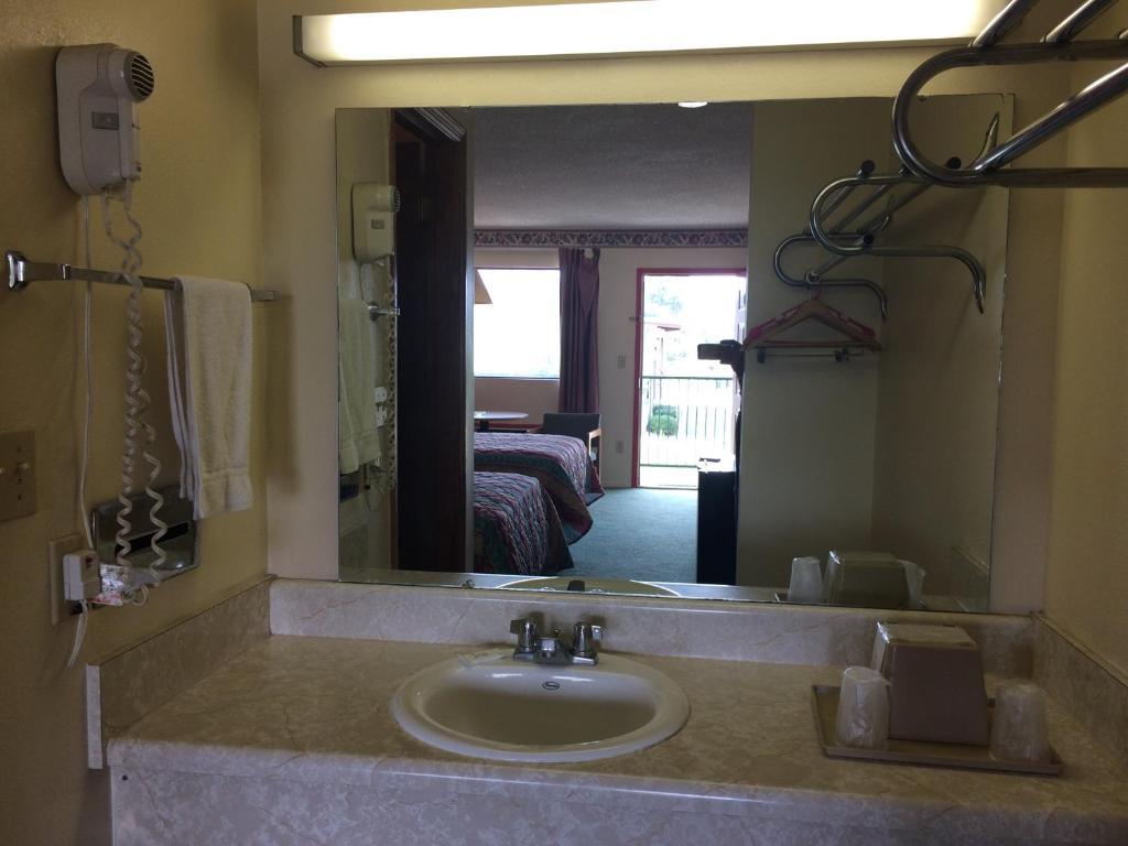 Western Motel - Camilla photo