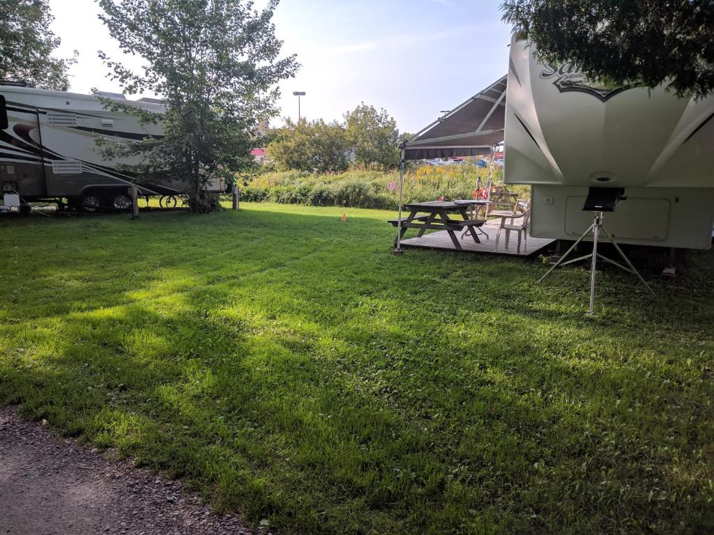 Franklin Motel, Tent & Trailer Park - North Bay - prenotazione on-line