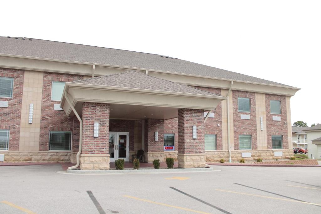 Bell's Extended Stay and Suites photo