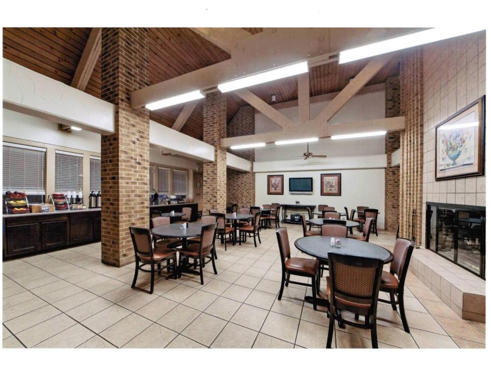 Hawthorn Extended Stay by Wyndham Richardson - Dining image