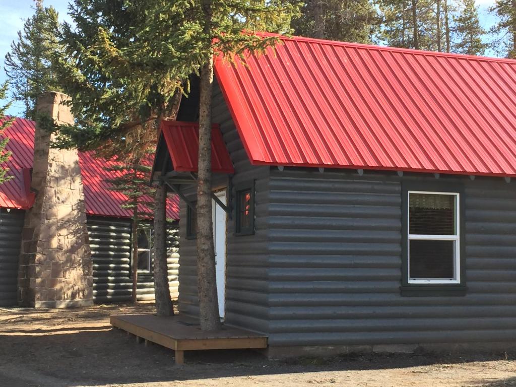 Yellowstone Cabins and RV photo