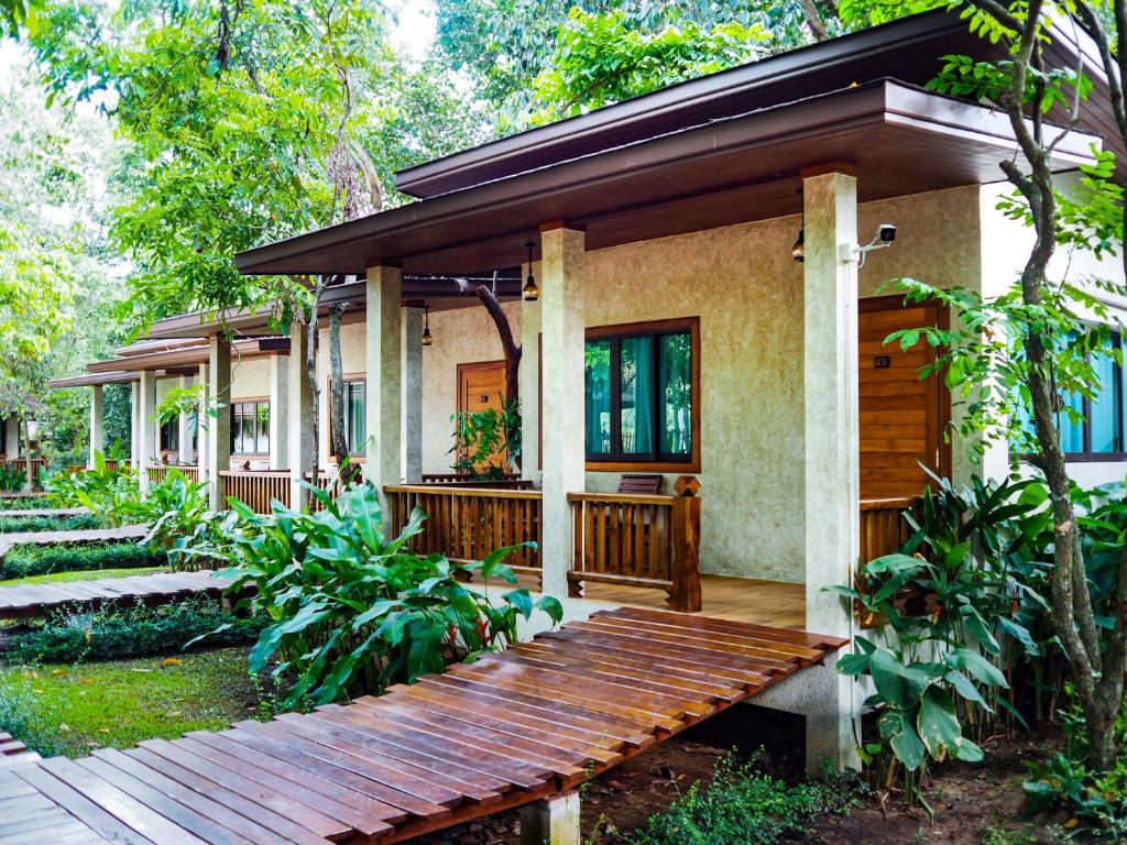 Garden, Naiyang Park Resort in Phuket