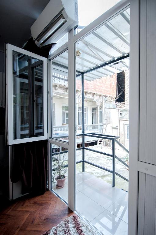 White Apartment Old Tbilisi photo
