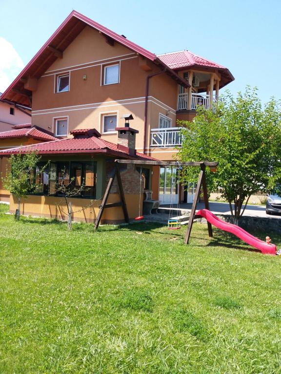 Villa Hills - 2
