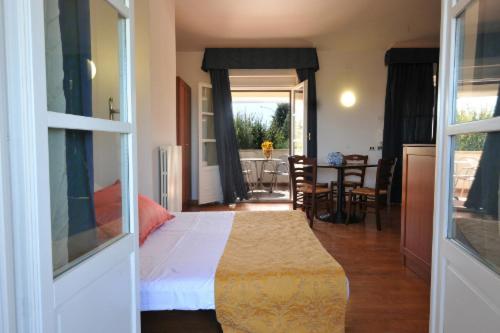 Holiday House Aurora photo