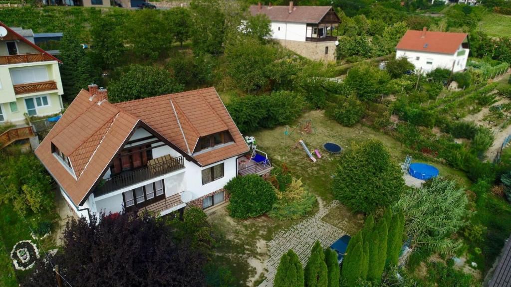 Kekturas-Tora Nyilo Badacsonyi privat berlemeny — Hotel in Badacsonytomaj
