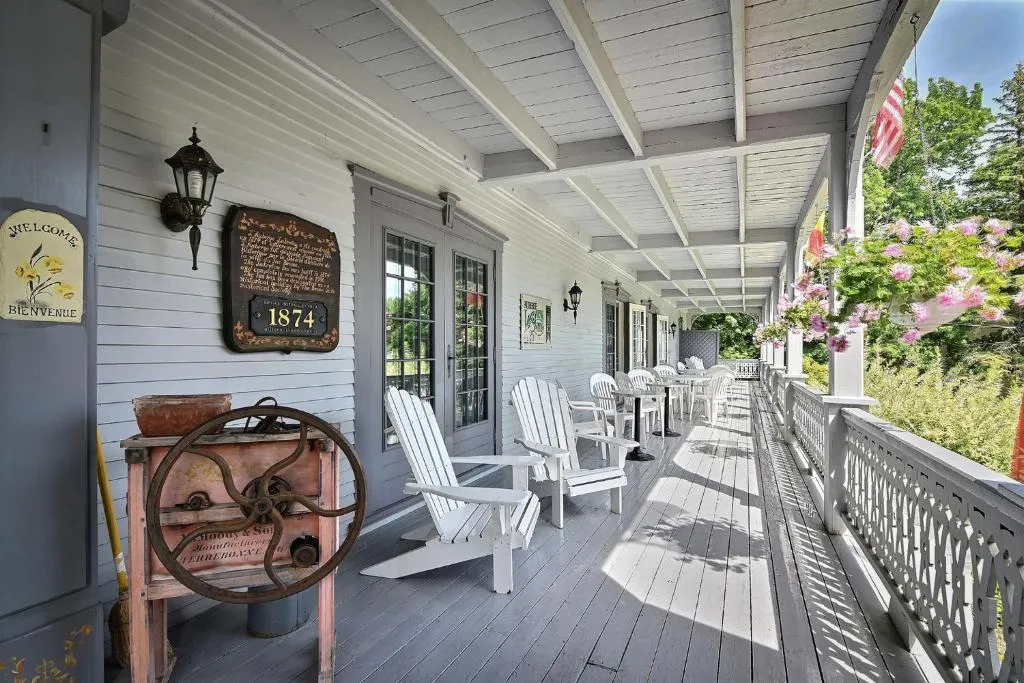 Auberge Lakeview Inn, hotel in Lac-Brome