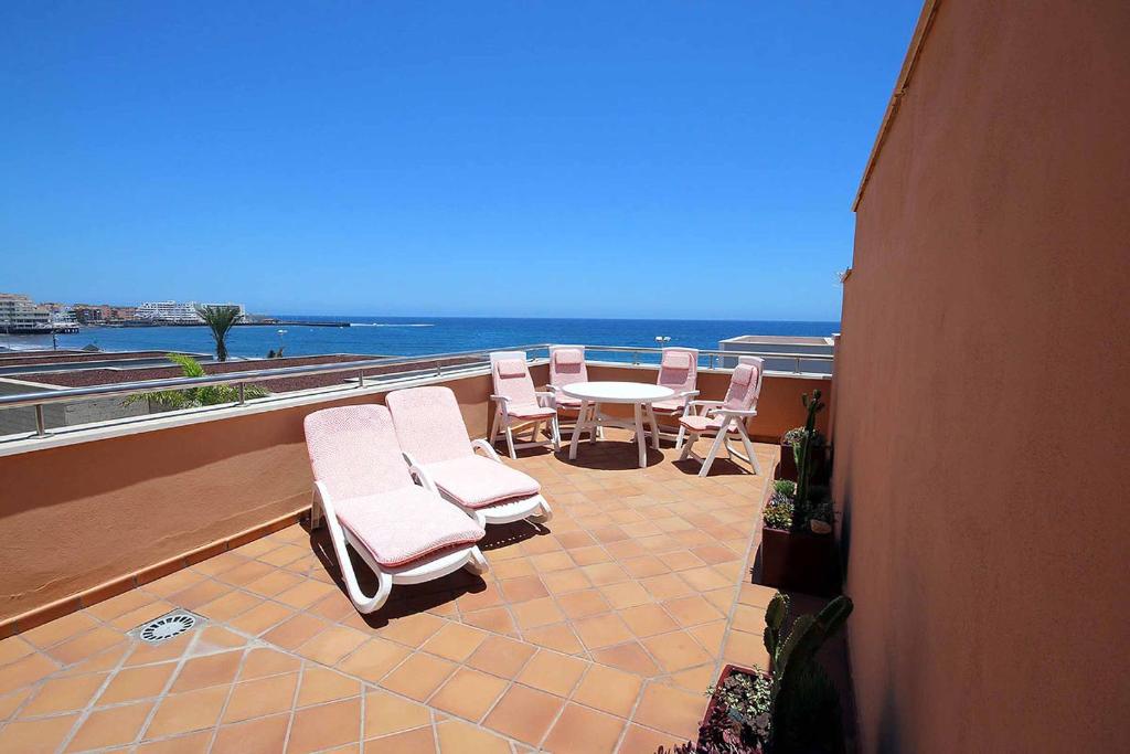 SOTA 3 by RENTMEDANO Beach front, spectacular ocean views, parking, WiFi - 2
