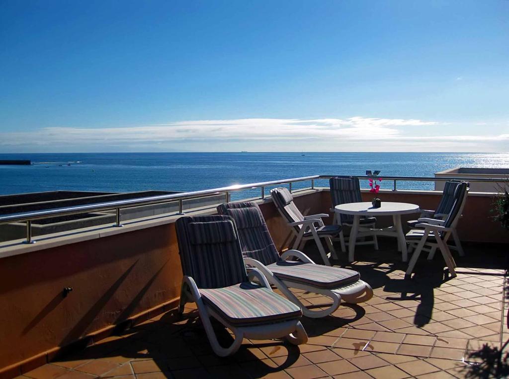 SOTA 3 by RENTMEDANO Beach front, spectacular ocean views, parking, WiFi - 4