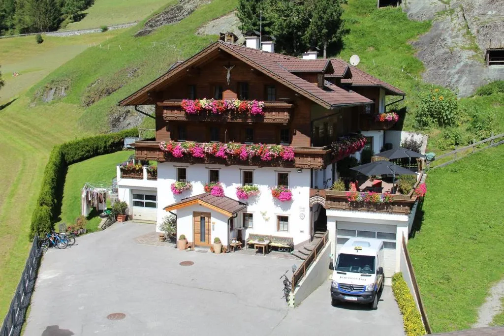 Apartmenthaus Innerkratzerhof, hotel in Prägraten am Großvenediger