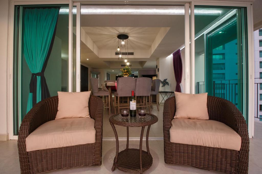 910-3000 Grand Venetian P.V. - 2