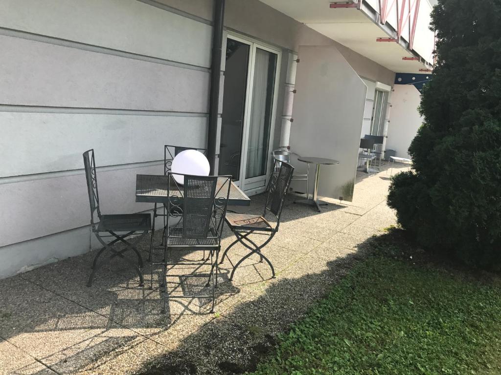 Happy Living Apartments photo