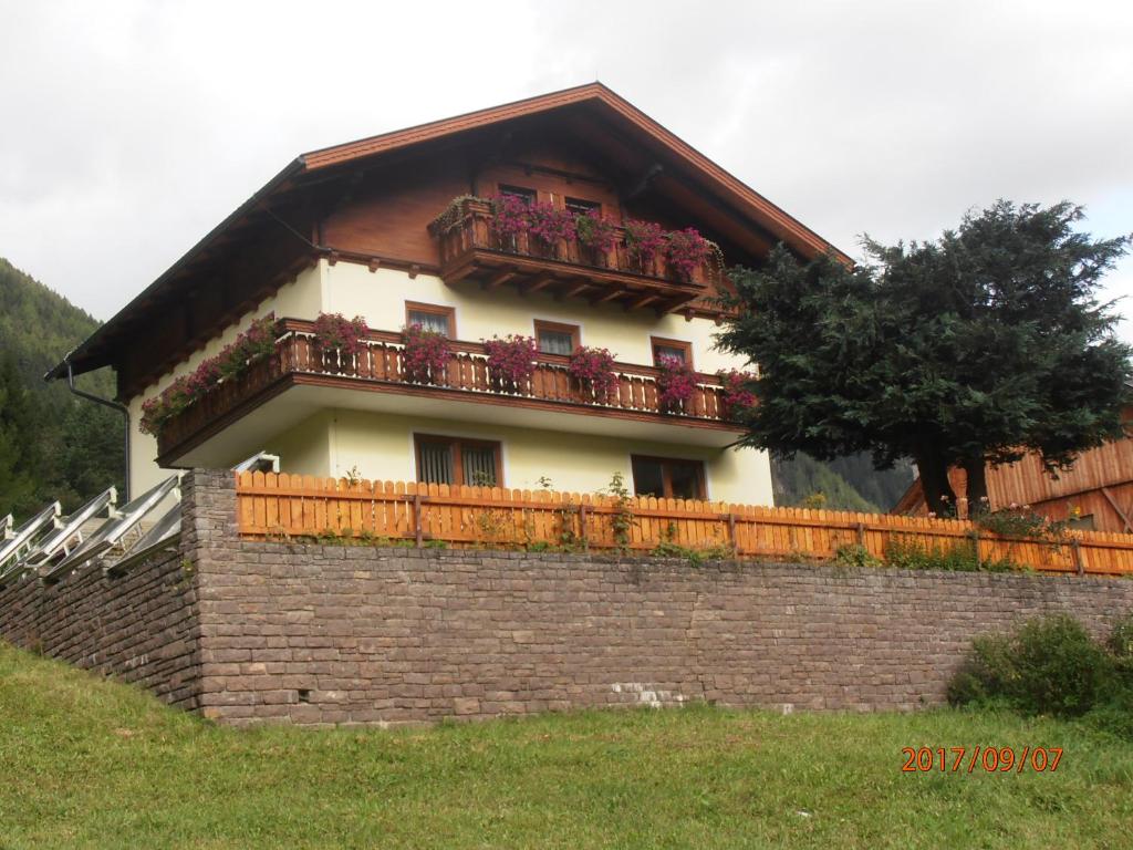 Pension Durregger — Hotel in Flattach